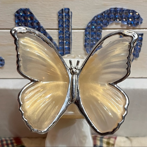 WALLFLOWERS 2 Designer wall plug n scent warmers BUTTERFLY FLOWER RETAIL $20 ea - Picture 9 of 9